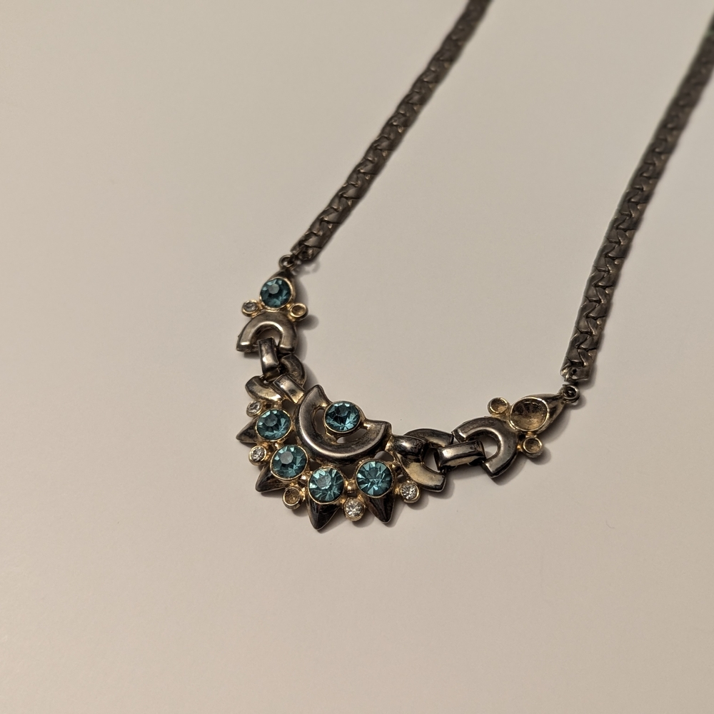 Vintage Silver and Blue Short Fashion Necklace